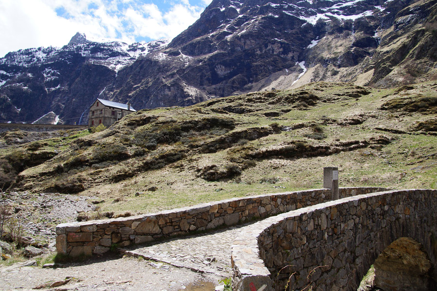 Sentier vers le lac D'Oo