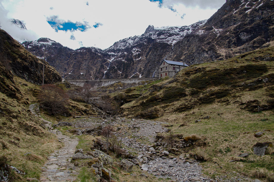 Sentier vers le lac D'Oo