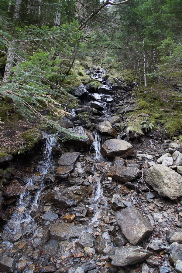 Sentier vers le lac D'Oo